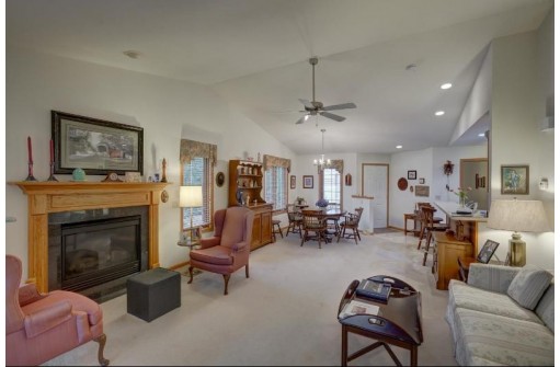 632 Springbrook Cir, DeForest, WI 53532