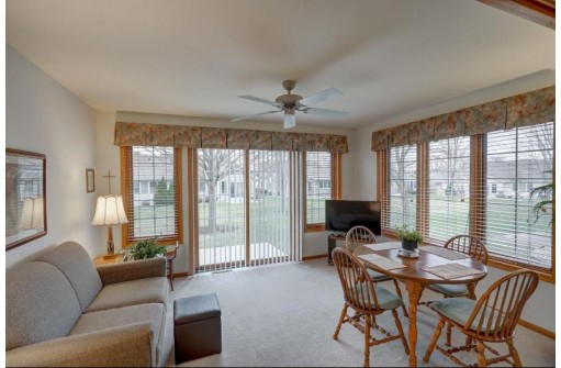 632 Springbrook Cir, DeForest, WI 53532