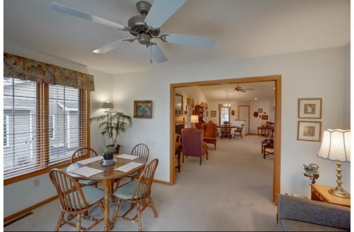 632 Springbrook Cir, DeForest, WI 53532