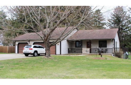 N7590 Island Dr, Pardeeville, WI 53901