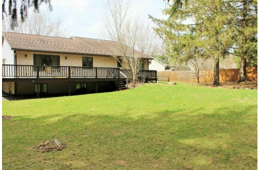 N7590 Island Dr, Pardeeville, WI 53901