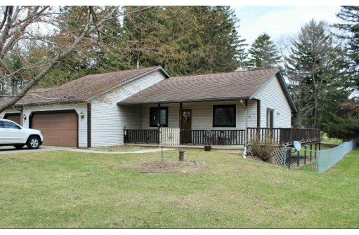 N7590 Island Dr, Pardeeville, WI 53901