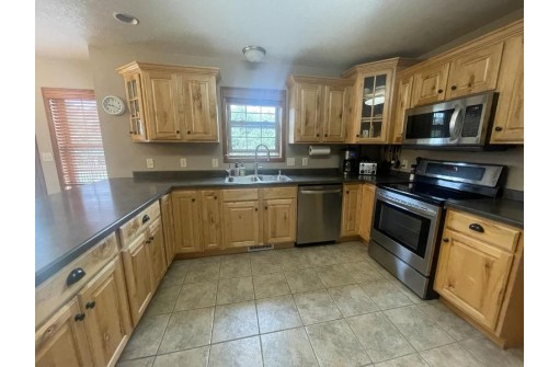 9437 Ellsworth Rd, Tomah, WI 54660