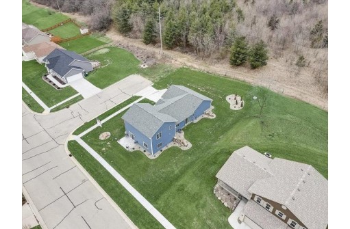 504 Southfield Dr, Edgerton, WI 53534