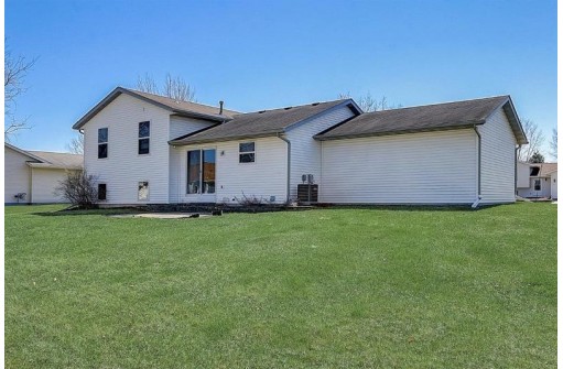546 Meadowview Ln, Marshall, WI 53559