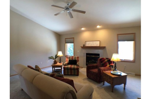 212 Prairie View Dr, Beaver Dam, WI 53916