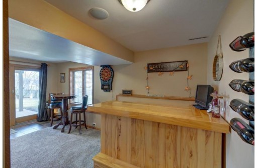 949 Peregrine Tr, Oregon, WI 53575