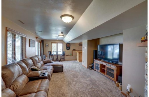 949 Peregrine Tr, Oregon, WI 53575