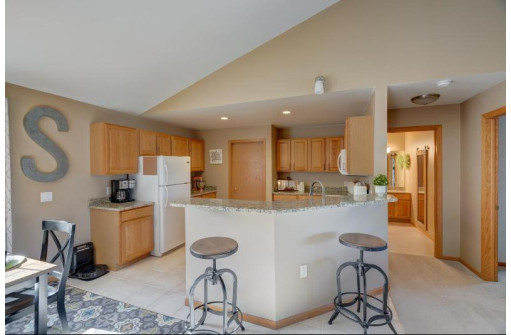 3134 Dorchester Way 6, Madison, WI 53719