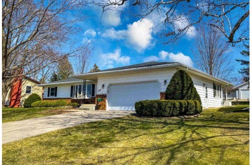 207 Cherokee Rd, Beaver Dam, WI 53916