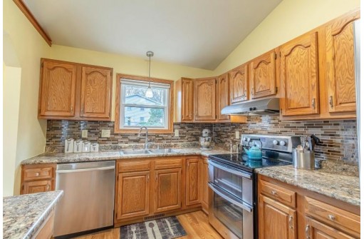 514 Diving Hawk Tr, Madison, WI 53713