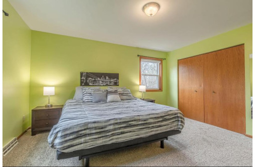 514 Diving Hawk Tr, Madison, WI 53713