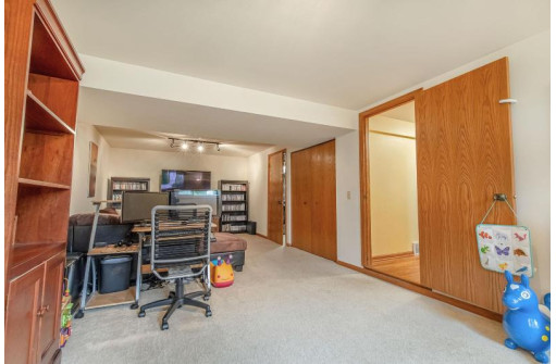 514 Diving Hawk Tr, Madison, WI 53713