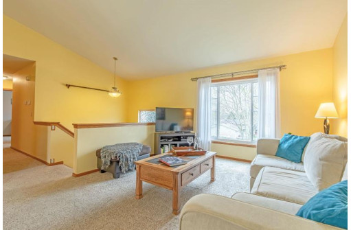 514 Diving Hawk Tr, Madison, WI 53713