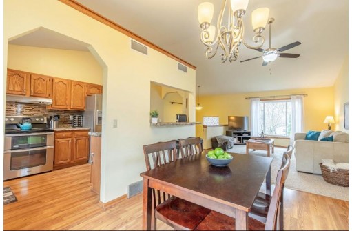 514 Diving Hawk Tr, Madison, WI 53713