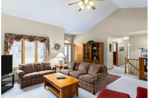 908 Hanksfield Pl, Prairie Du Sac, WI 53578