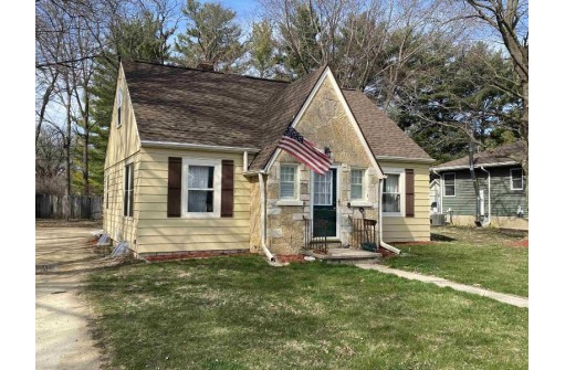 712 W Hubert St, Edgerton, WI 53534