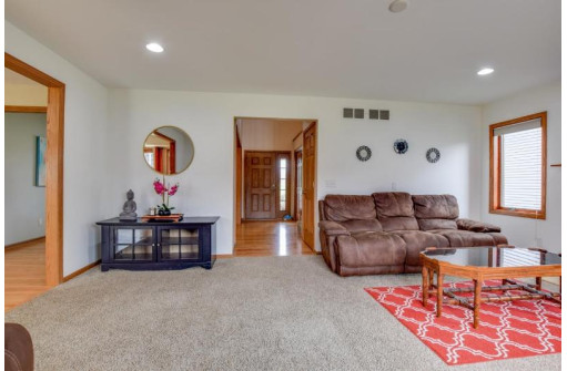 9431 White Fox Ln, Madison, WI 53562