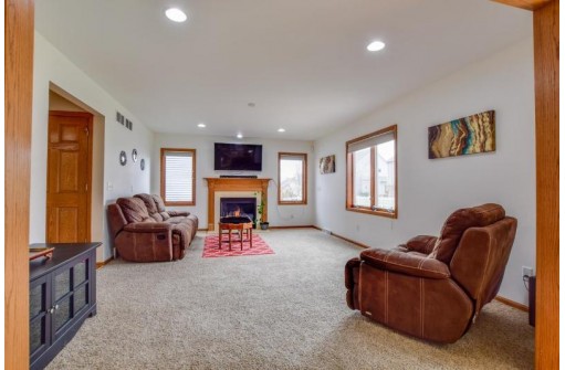 9431 White Fox Ln, Madison, WI 53562