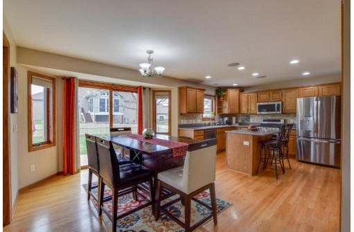 9431 White Fox Ln, Madison, WI 53562