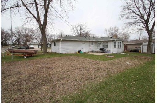 930 E Prospect St, Lake Mills, WI 53551