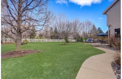 5654 Cobblestone Ln, Waunakee, WI 53597