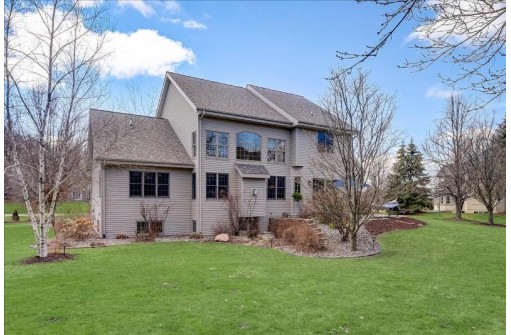 5654 Cobblestone Ln, Waunakee, WI 53597