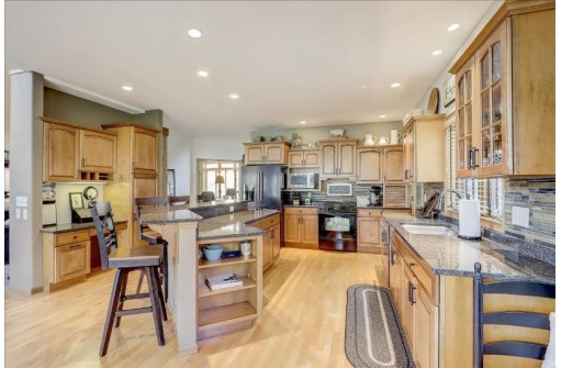 5654 Cobblestone Ln, Waunakee, WI 53597