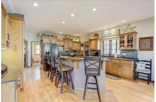 5654 Cobblestone Ln, Waunakee, WI 53597