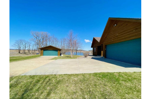 6996 N Dunlap Hollow Rd, Mazomanie, WI 53560