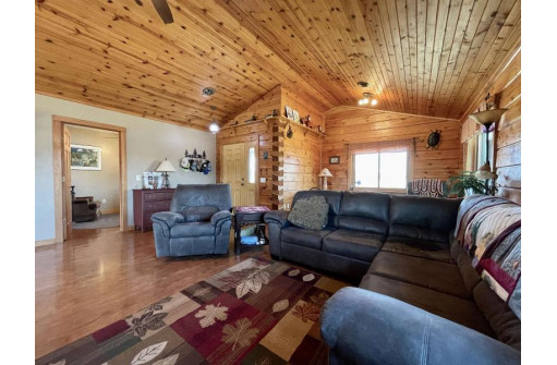 6996 N Dunlap Hollow Rd, Mazomanie, WI 53560