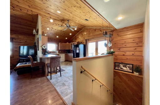 6996 N Dunlap Hollow Rd, Mazomanie, WI 53560