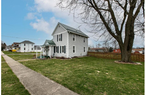 608 S Tyler St, Lancaster, WI 53813