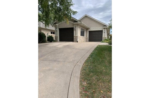 3807 Signature Dr, Middleton, WI 53562