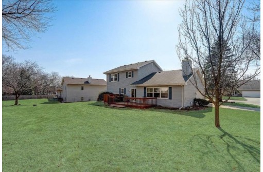 2521 Crest Line Dr, Madison, WI 53704