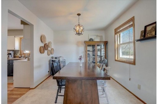 2521 Crest Line Dr, Madison, WI 53704