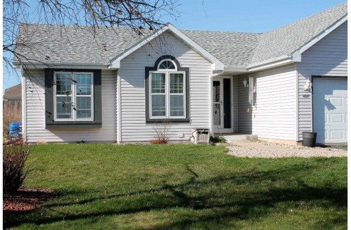 4227 Prairie Fox Dr, Janesville, WI 53546