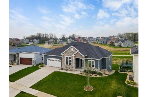 540 Burnt Sienna Dr, Middleton, WI 53562