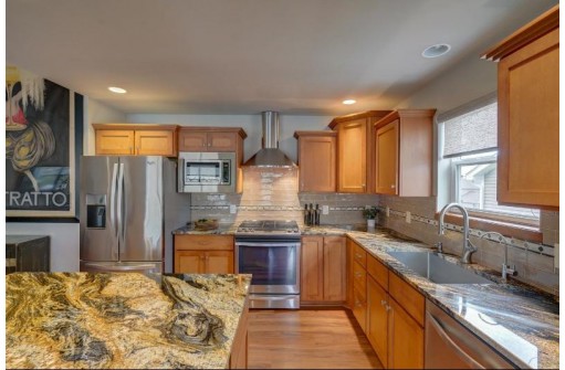 5384 Little Bluestem Dr, McFarland, WI 53558