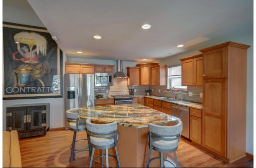 5384 Little Bluestem Dr, McFarland, WI 53558