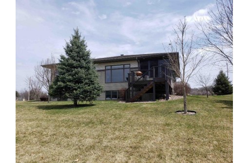 710 Reeve Rd, Mazomanie, WI 53560