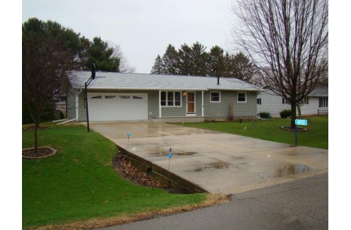 N8252 Frances Ln, Beaver Dam, WI 53916