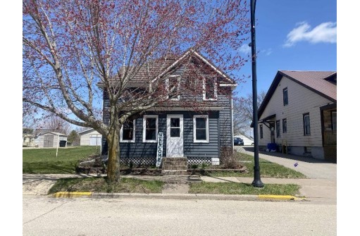 140 E Main St, Benton, WI 53803