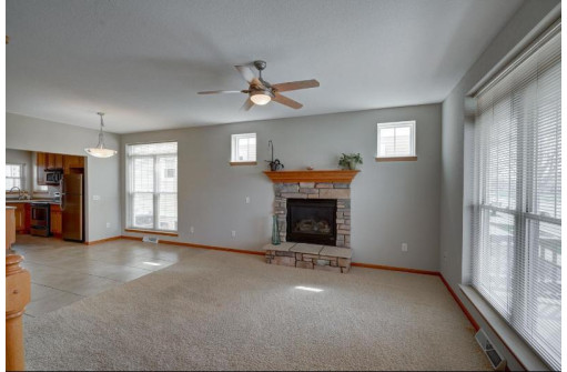 1072 Stonehaven Dr 4, Sun Prairie, WI 53590