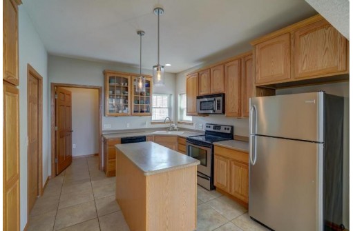 1072 Stonehaven Dr 4, Sun Prairie, WI 53590