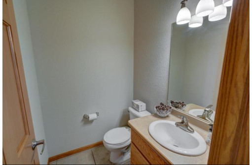 1072 Stonehaven Dr 4, Sun Prairie, WI 53590