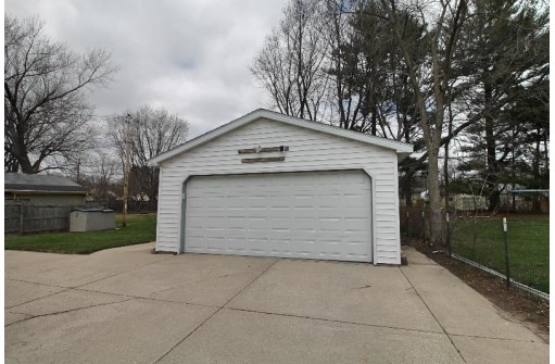 1614 Peterson Ave, Janesville, WI 53548