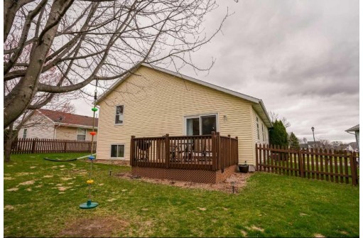 1746 Oconto Dr, Sun Prairie, WI 53590