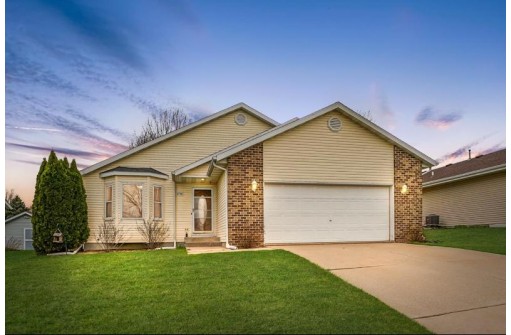 1746 Oconto Dr, Sun Prairie, WI 53590