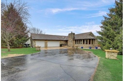 2744 Buergin Rd, Sun Prairie, WI 53590